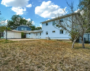 1011 Berrywood Dr - Photo Thumbnail 29