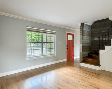 1011 Berrywood Dr - Photo Thumbnail 5