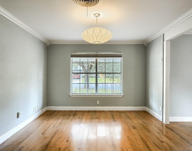 1011 Berrywood Dr - Photo Thumbnail 7