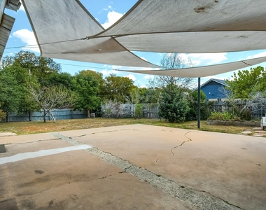 1011 Berrywood Dr - Photo Thumbnail 28