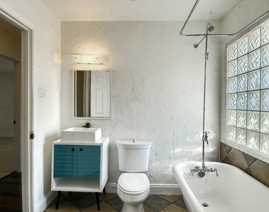 1011 Berrywood Dr - Photo Thumbnail 14