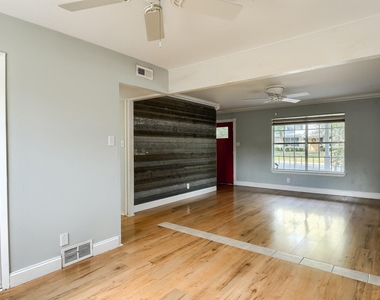 1011 Berrywood Dr - Photo Thumbnail 8