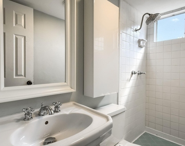 1011 Berrywood Dr - Photo Thumbnail 19