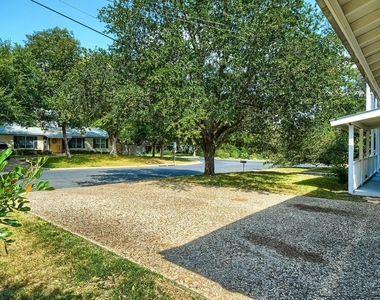 1011 Berrywood Dr - Photo Thumbnail 34