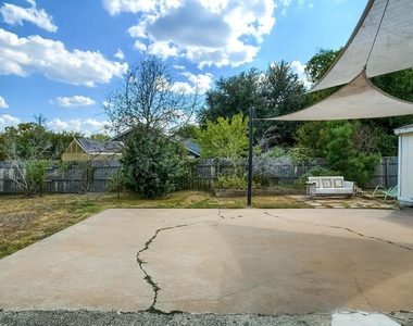 1011 Berrywood Dr - Photo Thumbnail 30