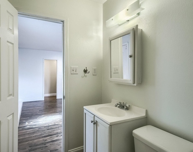 1011 Berrywood Dr - Photo Thumbnail 22