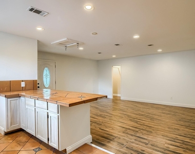1011 Berrywood Dr - Photo Thumbnail 23