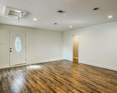 1011 Berrywood Dr - Photo Thumbnail 24