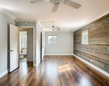 1011 Berrywood Dr - Photo Thumbnail 13