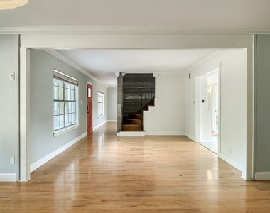 1011 Berrywood Dr - Photo Thumbnail 6