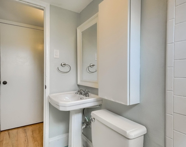 1011 Berrywood Dr - Photo Thumbnail 20