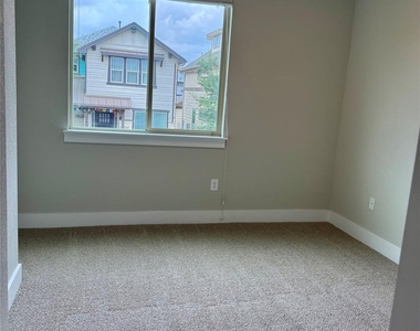 7403 Pantherpaw St - Photo Thumbnail 10