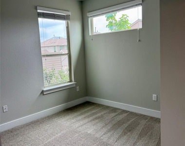 7403 Pantherpaw St - Photo Thumbnail 4