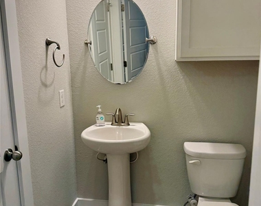 7403 Pantherpaw St - Photo Thumbnail 3