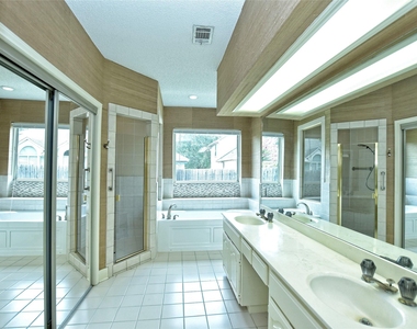10215 River Plantation Dr - Photo Thumbnail 18