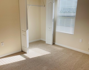 291 Pasadena Drive - Photo Thumbnail 4