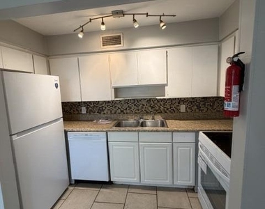 3044 Walton Street - Photo Thumbnail 1