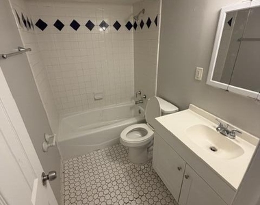 3044 Walton Street - Photo Thumbnail 5
