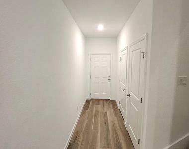 669 Holly Lakes Drive - Photo Thumbnail 4