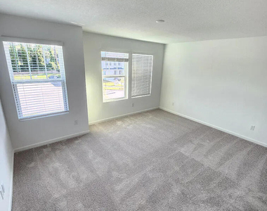669 Holly Lakes Drive - Photo Thumbnail 5