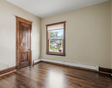 319 Chicago Avenue - Photo Thumbnail 6