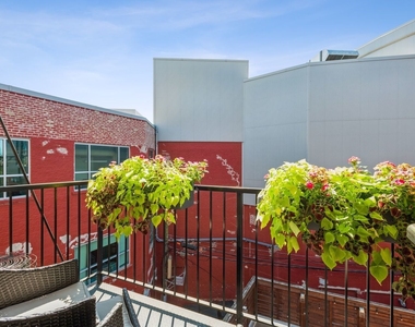 1008 N Larrabee Street - Photo Thumbnail 8