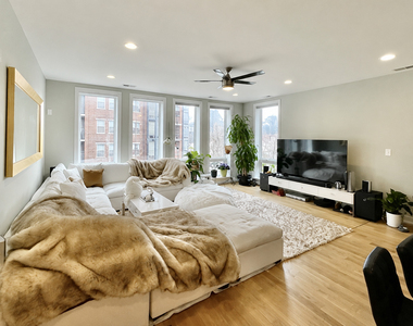1008 N Larrabee Street - Photo Thumbnail 1