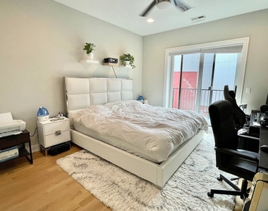 1008 N Larrabee Street - Photo Thumbnail 3