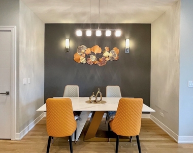 1008 N Larrabee Street - Photo Thumbnail 2