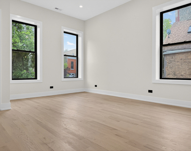 1416 N Maplewood Avenue - Photo Thumbnail 7