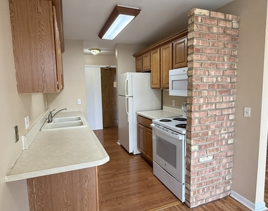 5500 Hillcrest Lane - Photo Thumbnail 4