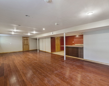 566 N Howard Avenue - Photo Thumbnail 9