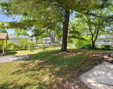 566 N Howard Avenue - Photo Thumbnail 16