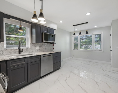 566 N Howard Avenue - Photo Thumbnail 4