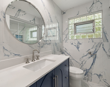 566 N Howard Avenue - Photo Thumbnail 11