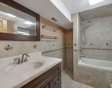 566 N Howard Avenue - Photo Thumbnail 7