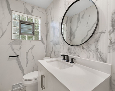 566 N Howard Avenue - Photo Thumbnail 13
