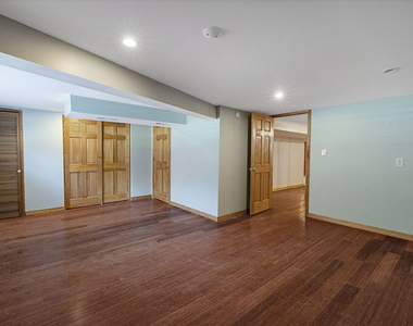 566 N Howard Avenue - Photo Thumbnail 14