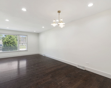 566 N Howard Avenue - Photo Thumbnail 3