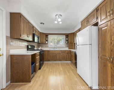 569 S Park Road - Photo Thumbnail 4