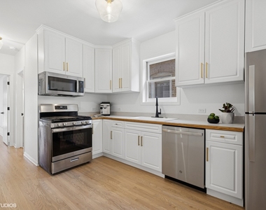 1064 N Marshfield Avenue - Photo Thumbnail 3