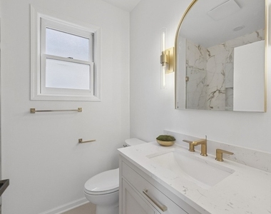 1064 N Marshfield Avenue - Photo Thumbnail 10