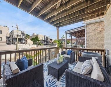 1064 N Marshfield Avenue - Photo Thumbnail 12