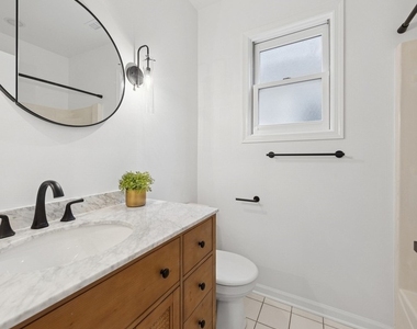 1064 N Marshfield Avenue - Photo Thumbnail 6
