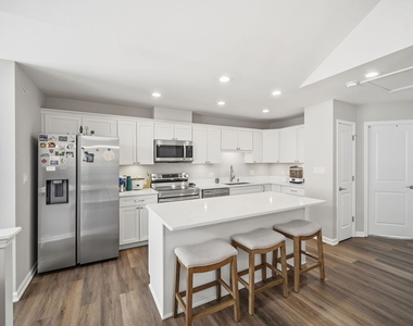 7214 Farmstead Lane - Photo Thumbnail 5