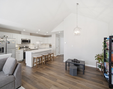 7214 Farmstead Lane - Photo Thumbnail 8