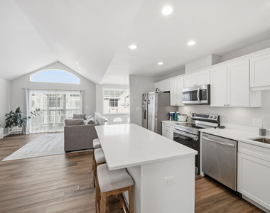 7214 Farmstead Lane - Photo Thumbnail 3