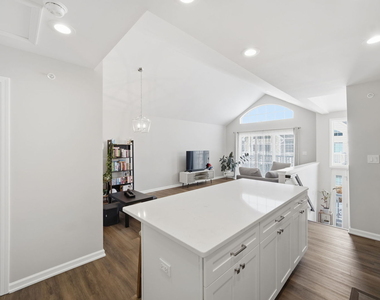 7214 Farmstead Lane - Photo Thumbnail 9