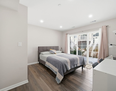7214 Farmstead Lane - Photo Thumbnail 18