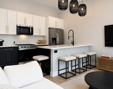 1309 N Rockwell Street - Photo Thumbnail 7